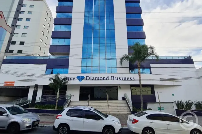Sala comercial semimobiliada no coração da Agronômica, em Florianópolis