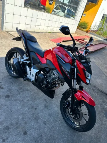 VENDE-SE CB 300f TWISTER 2023