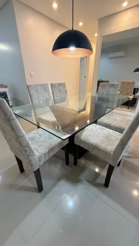 Conjunto mesa e cadeiras