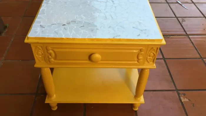 comoda de cama com mosaico