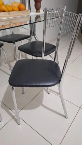 Mesa de vidro e 4 cadeiras