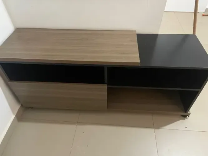 Rack para sala de estar (com rodinhas)