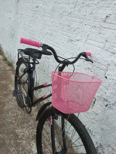 Vendo essa linda bicicleta poti caloi em perfeito estado entrego * chama 