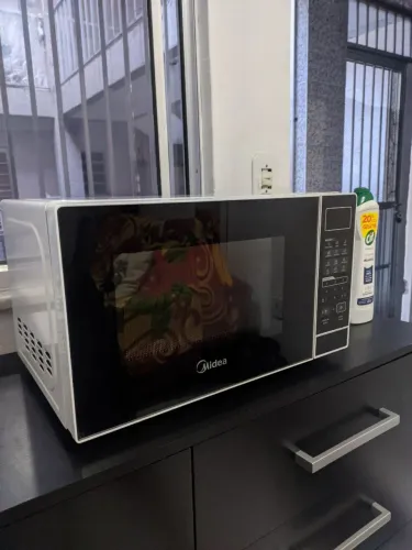 Micro-ondas Midea 20L Branco e Preto 127V MRAS21