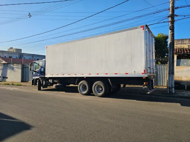 Caminhao iveco 240E25 2011 bau refrigerado