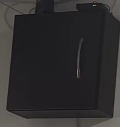 3 Nichos com portas em ótimo estado
