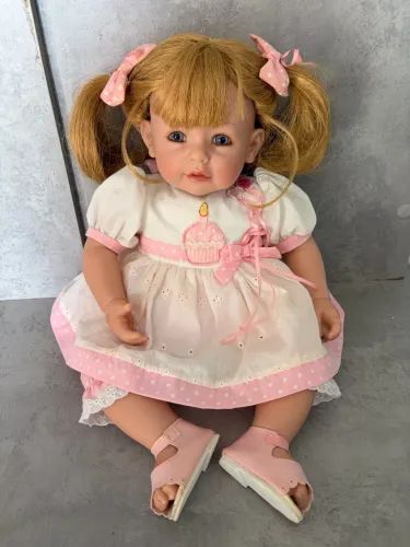 Adora Doll boneca