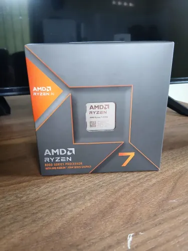 Processador Ryzen 7 8700G (AM5) 8/16 **LACRADO**