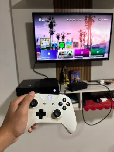 Vende-se Xbox One fat Hd 500gb