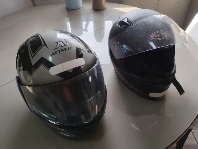 Vendo 2 capacetes 70 cada