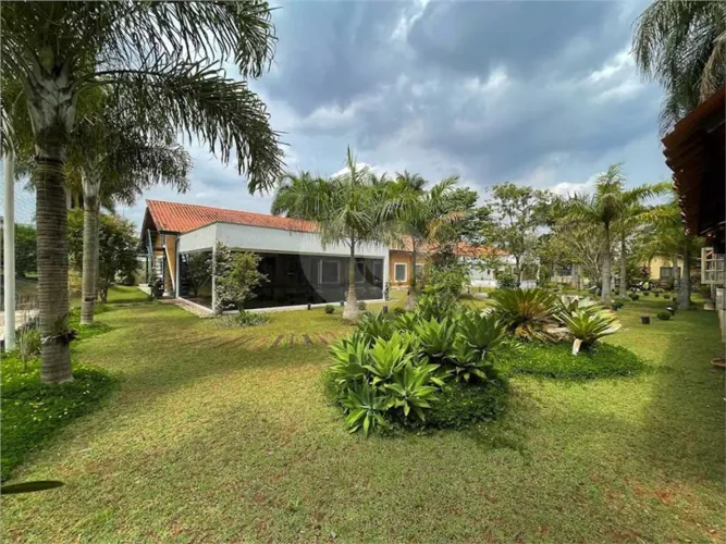 Casa à venda com 4 suítes no condomínio Miollo da Granja, Cotia - SP