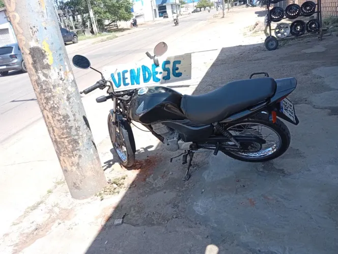 Vende-se uma moto 