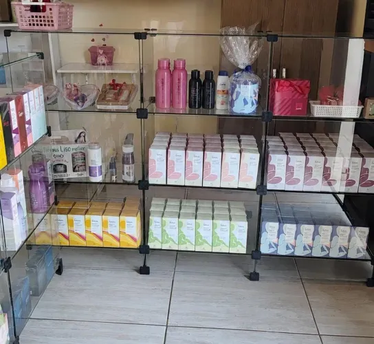 Vendo balcão de vidro novo! Preço: 450$  3 compartimentos!
