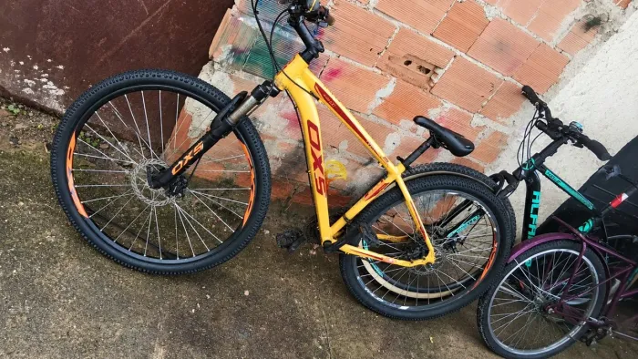 Vendo bike 29 OXS pra sair logo apenas venda e sou de santa cruz bike ta zera 