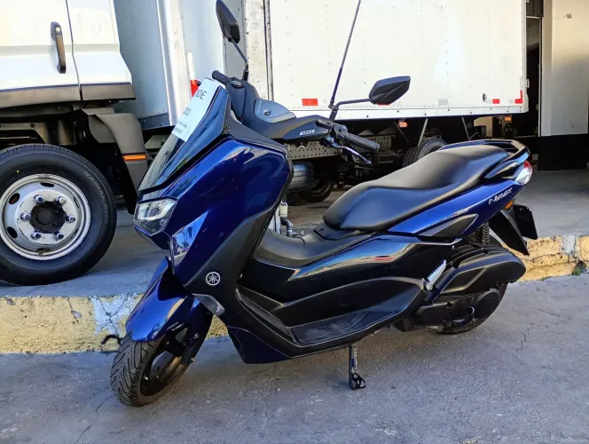 Moto impecável não tem detalhes