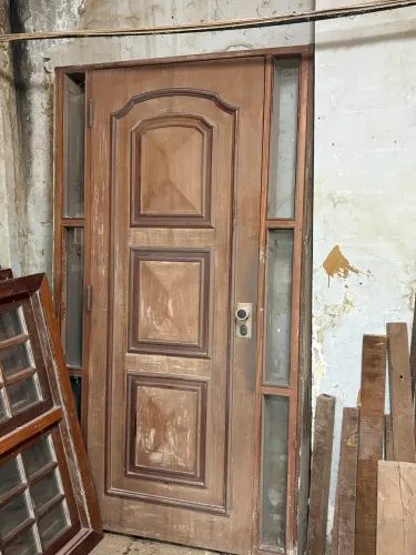 Porta de entrada social em madeira de demolicao