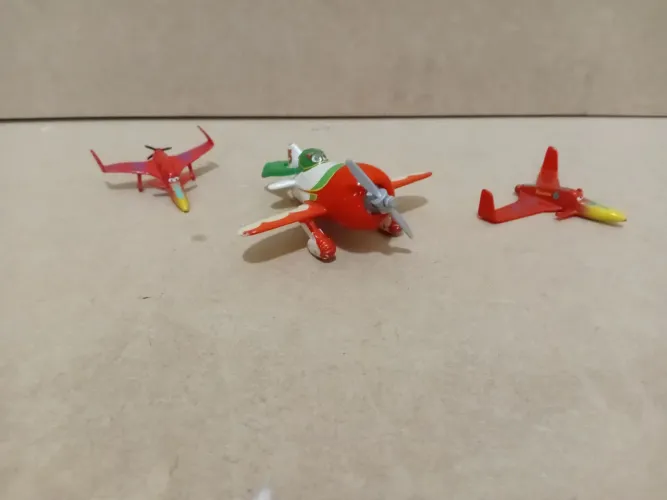 Boneco el chupacabra do filme aviões pixar