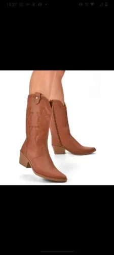 Botas semi novas número 36