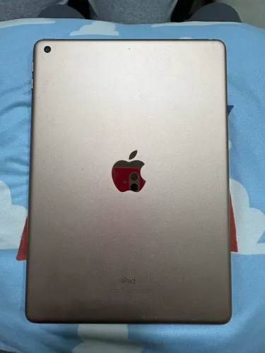 iPad (6a. geração) Dourado - Usado