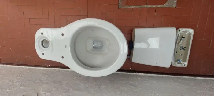 Conjunto vaso sanitário mais caixa acoplada