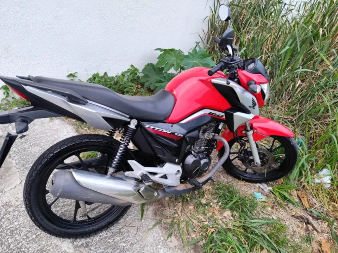 Moto para pessoas exigentes, com chave reserva e manual !