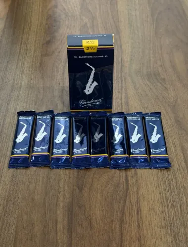 8 palhetas Vandoren 2,5 Sax alto