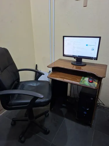 Vendo PC completo + mesa, cadeira e fonte.