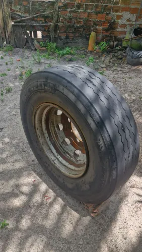 Peneu de caminhão Michelin x multi 295/80r22.5, usado