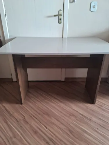 Conjunto Mesa de Jantar com Duas Cadeiras