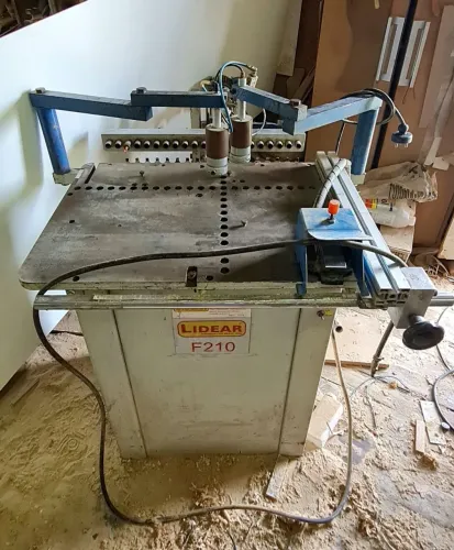 Furadeira lidear F210