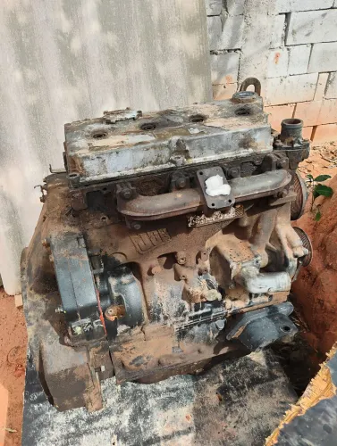 Vendo motor jcb 2013 pouco rodado