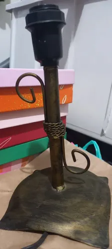 Luminária De Mesa Vintage Rústica / Industrial Em Latão