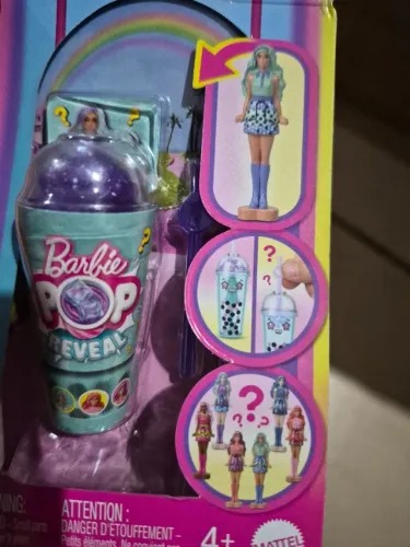 Boneca miniatura da linha Barbie Mini Barbie Land Pop Reveal da Mattel.