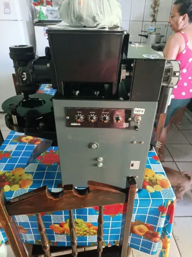 Máquina de salgados nova