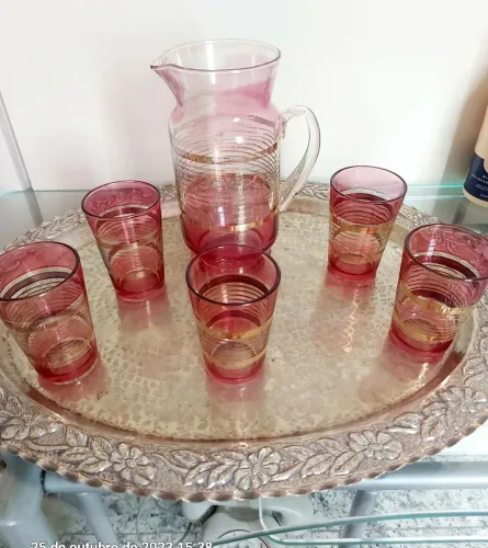 Jarra antiga, em cristal com detalhes bordo filetadas a ouro