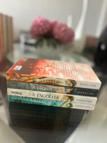 Kit 4 Livros A Seleção - Vol. 1 ao 4 (Kiera Cass) | bom Estado