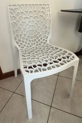 Cadeiras de plástico com fibra de vidro
