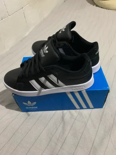 tênis adidas