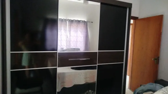 Guarda roupa casal com espelho