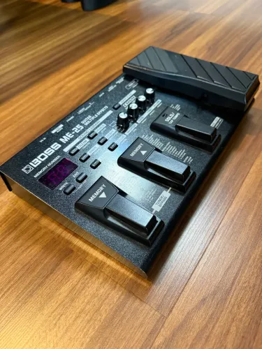 Pedaleira BOSS ME-25