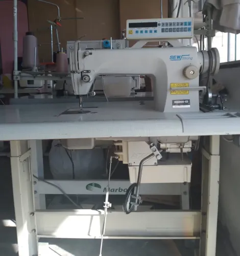 Máquina de Costura Reta Industrial - SEW Strong, modelo BSS8800-ED.