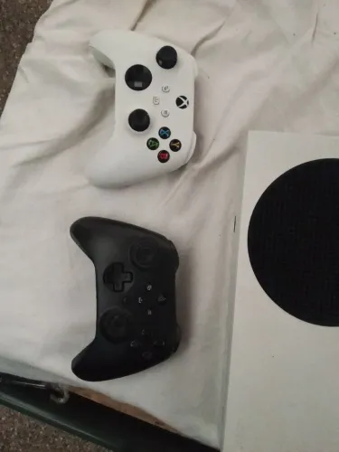 Xbox séries S com 2 controles