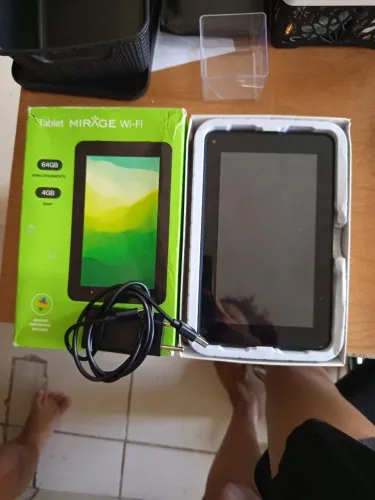TABLET COM CAIXA E CARREGADOR ORIGINAL 