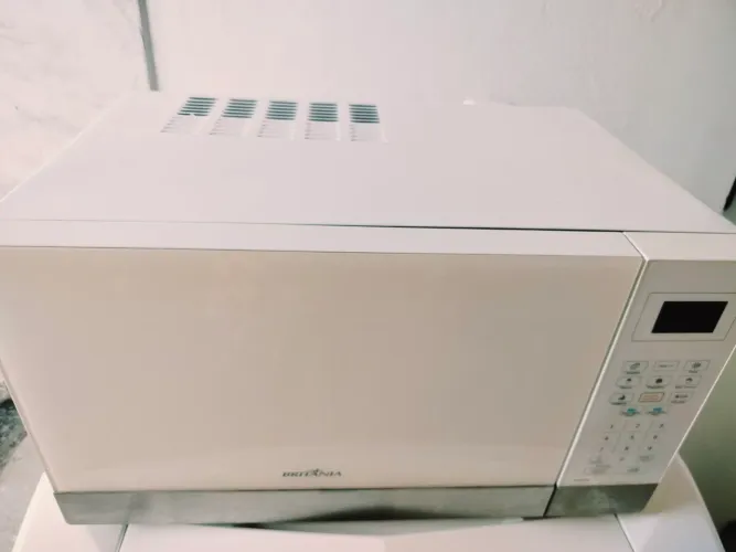 Microondas Britânia