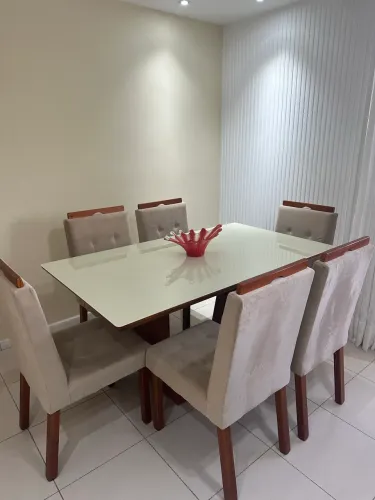 Mesa de jantar com 6 cadeiras