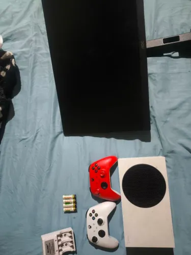 Xbox séries s + 2 controles originais + monitor gamer AOC 0.5ms+carregando de pilhas
