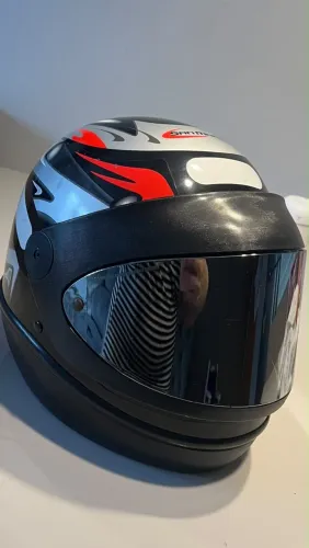 Vendo capacete usado