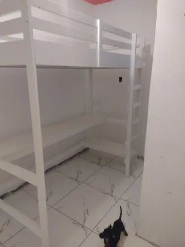 Cama alta com escrivaninha