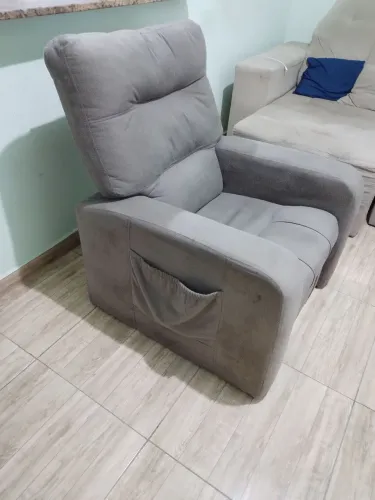 Poltrona Reclinável com Suporte Lateral - em Perfeito Estado