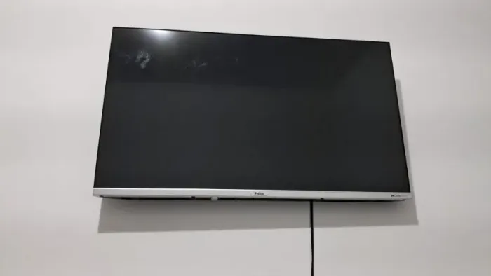 Smart TV Philco 32 Polegadas - Com Controle (Sem Pés)